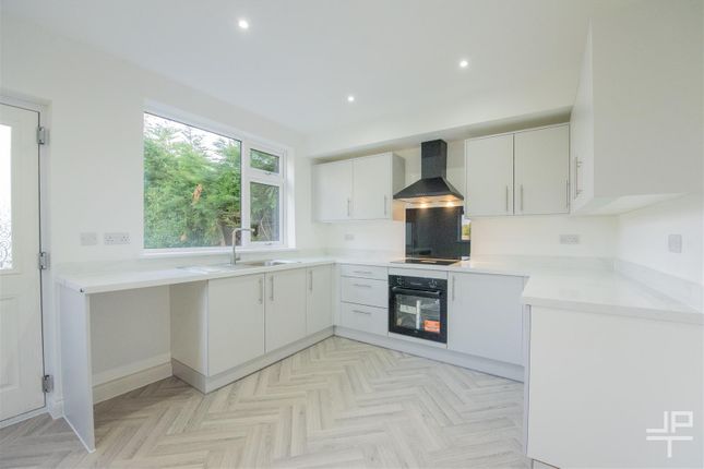 41, Cedar Avenue, Warrington photo 3
