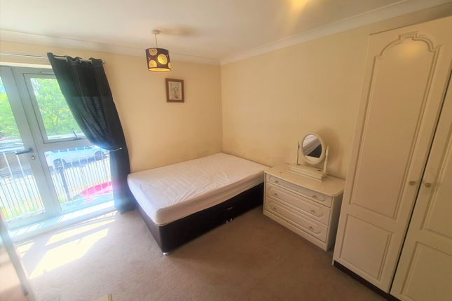 Flat to rent in Drapers Fields, Coventry