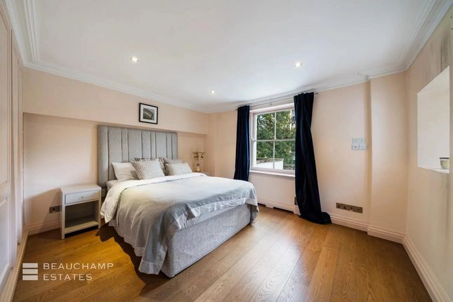 Detached house to rent in 35, St John's Wood