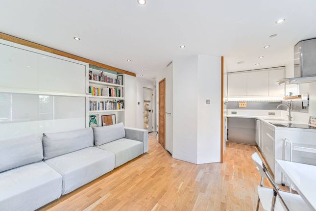 1-bed flat on Wycherley Close, Blackheath, £230,000