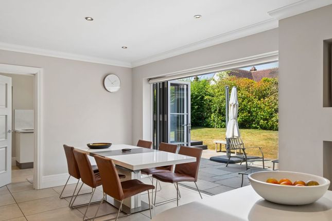16, Cedar Grove, Amersham photo 4