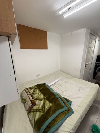 Studio flat on Green Lane, Uxbridge, £600/mo