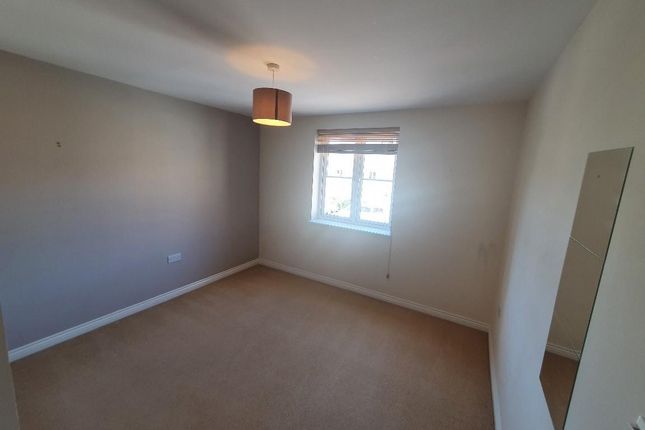 Flat to rent in Endeavour Road, Swindon