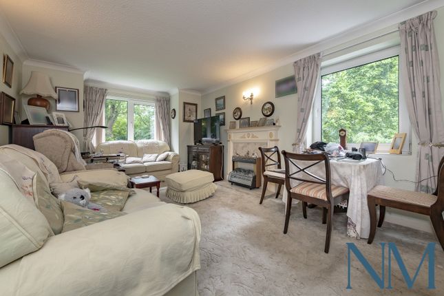 Flat 12, Worcester Court, Worcester Park photo 3