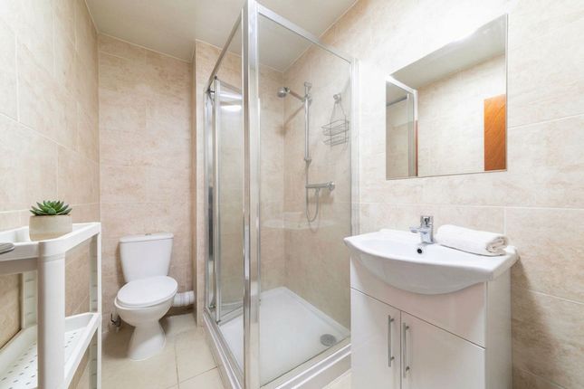 809b Harrow Road, London photo 4