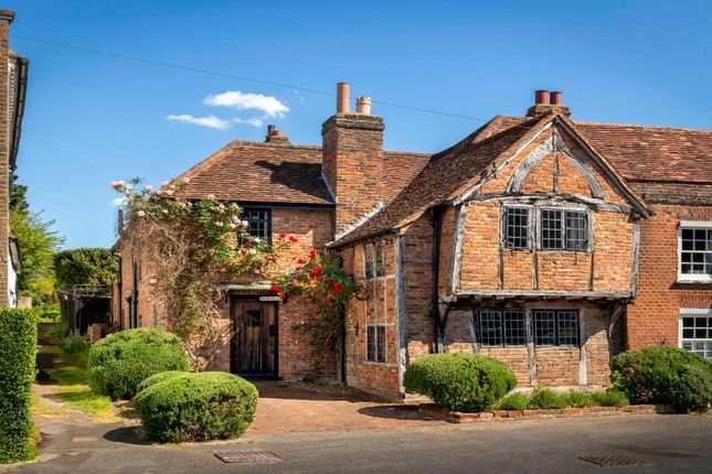 4-bed house on The Old Cottage, Village Road, Uxbridge, £1,295,000