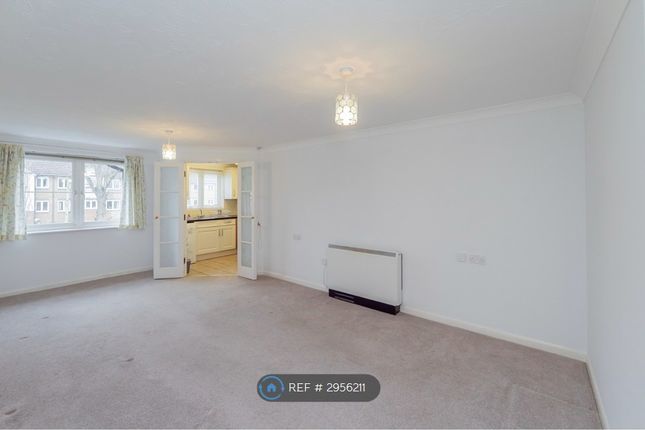 Flat, Katherine Court Upper Gordon Road, Camberley photo 3