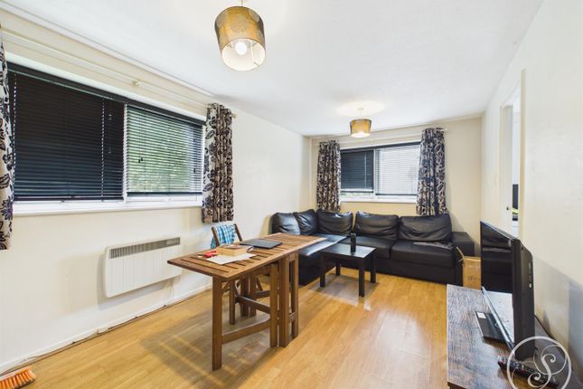42, Holborn Gardens, Leeds photo 2