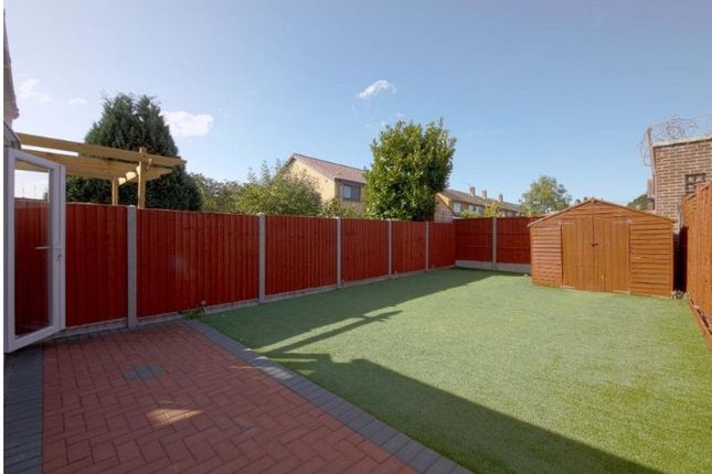 Spacious Three Bedroom House With Conservatory
