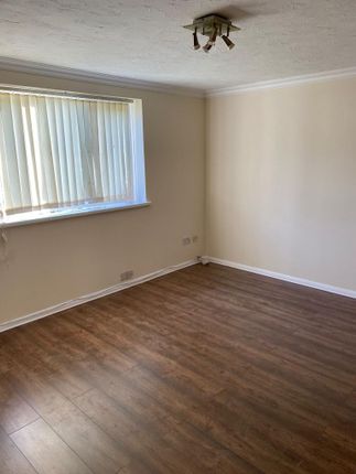Thumbnail Flat to rent in Peel Court, Slough