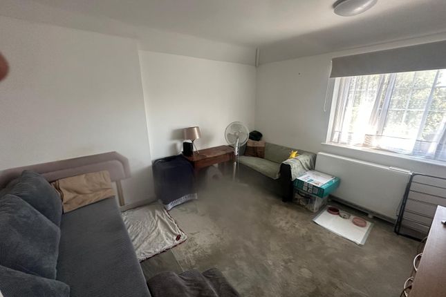 33 Eton Avenue, Flat 5, Sudbury Town photo 2