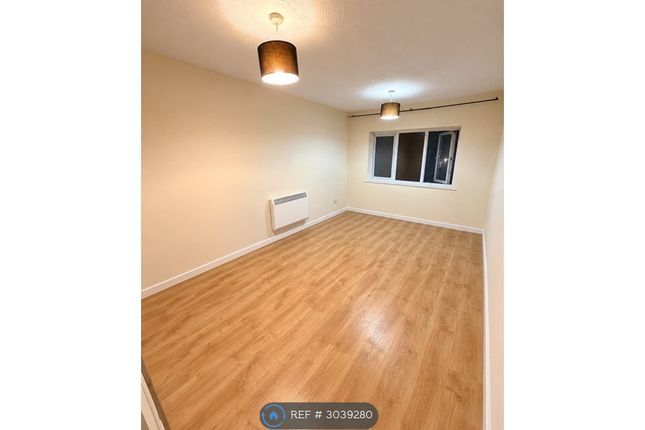 Flat, Lapwing Court Eagle Drive, London photo 2