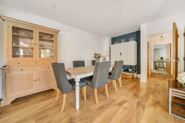 5, Chervil Close, Godalming photo 4