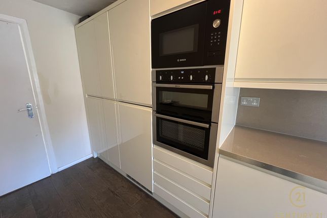 12, Lodge Way, SHEPPERTON photo 4