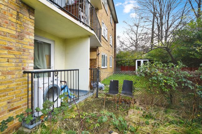 2, Romney Close, London photo 4