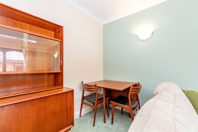 Flat for sale in Paynes Court, High Street, Buckingham
