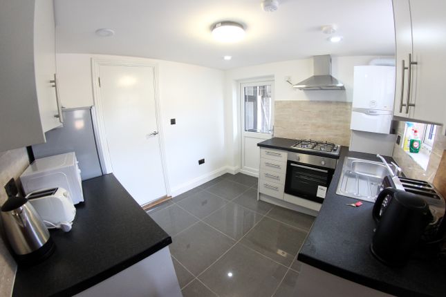 57, Fourth Avenue, London photo 2