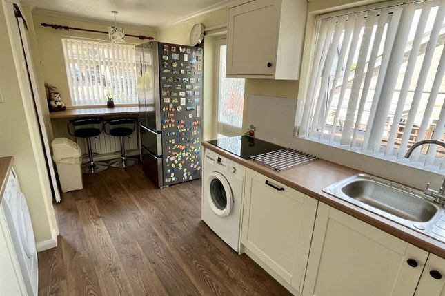 30, Coneygar Close, Bridport photo 4