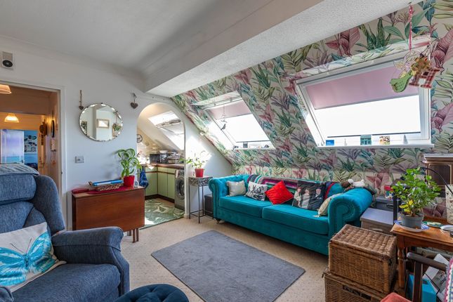 Flat 35 50, High Street, Lee-on-the-Solent photo 4