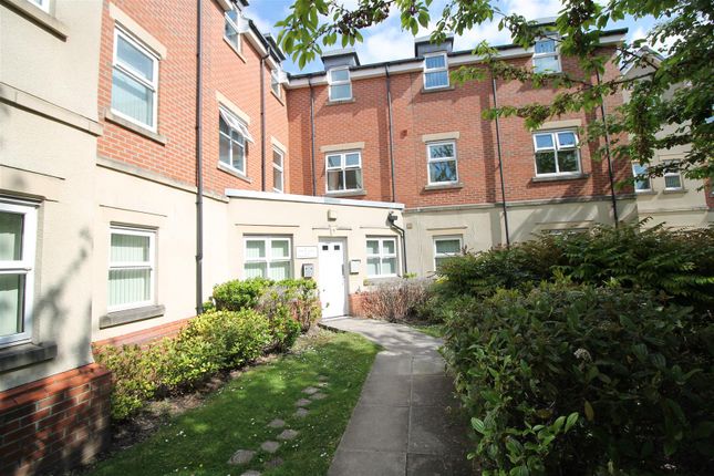 Flat to rent in New Belvedere Close, Stretford, Manchester