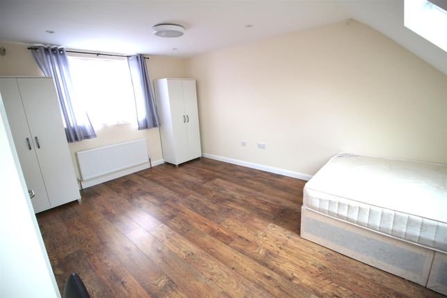 Room 5, 16, Ruskin Gardens, Kingsbury photo 3