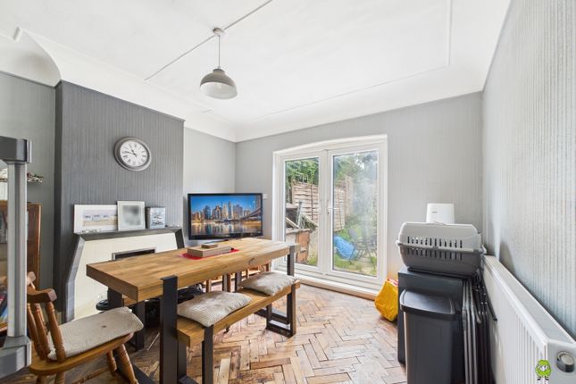 21, Harvel Crescent, London photo 3