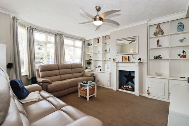 53, Queensholm Crescent, Gloucestershire photo 5