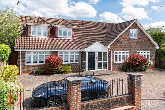 Flat for sale in The Uplands, Loughton