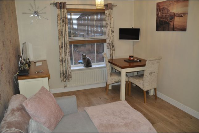 Town house for sale in Disraeli Square, Aylesbury