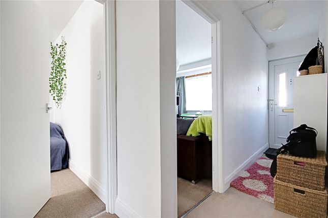 2, Crest Drive, Enfield photo 3
