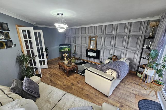 12, Meirwen Drive, The Sactuary, Cardiff photo 3