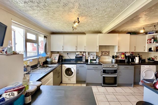 27, Heathlands, Westfield photo 2