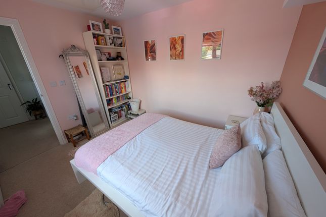 33, Navigation Drive, Arundel photo 5