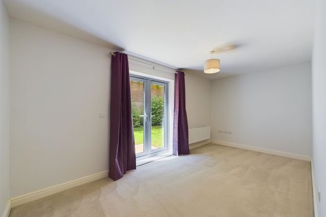 15 Pallatia Court, High Wycombe photo 4