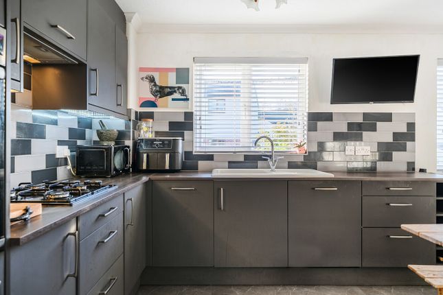 11, Campion Drive, Devon photo 2
