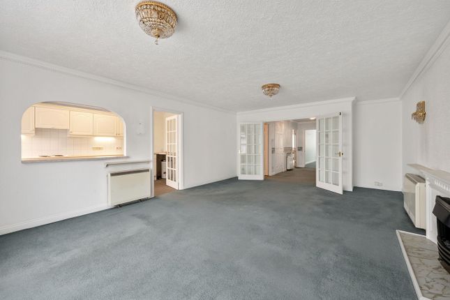 2 Farington Acres, Vale Road, Weybridge photo 4