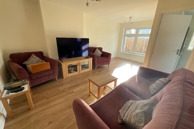 48 South Hall Drive, Rainham photo 3