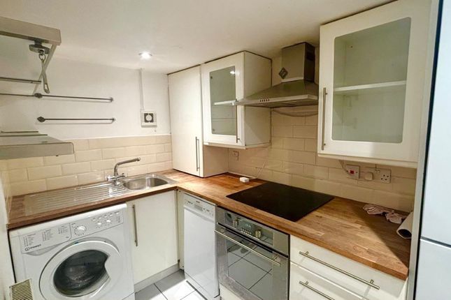 Flat 1, 45 Canterbury Grove, Lambeth, London, SE27 0NX photo 5
