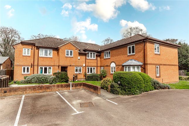 Flat to rent in Marshalls Court, Woodstock Road North, St. Albans, Hertfordshire