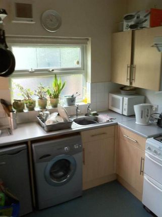 Swell double bedroom near the Upton Park London Underground Station, Plashet Grove, London photo 4