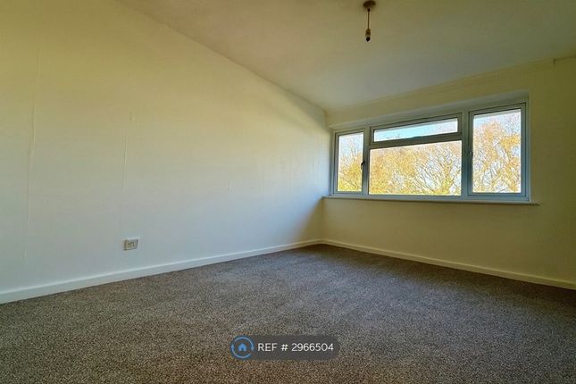 Sandy Hill Road, Farnham photo 5