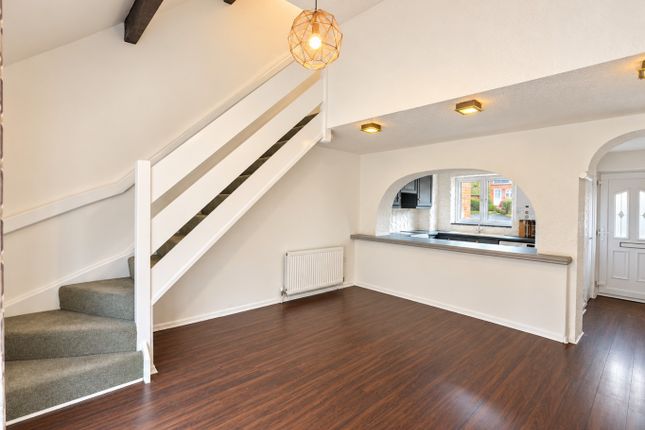 11 Bayleaf Avenue, Swindon, Wiltshire photo 2