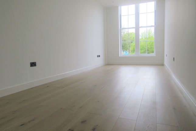 Flat to rent in Stonehills, Welwyn Garden City