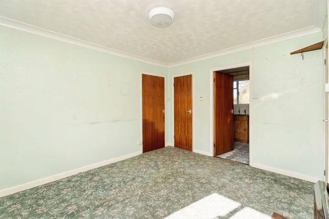 16, Queens Close, Holt photo 4