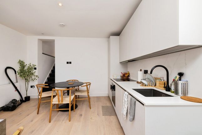 2 Gramercy Park Apartments, 1C, Ellsworth Street, London photo 3