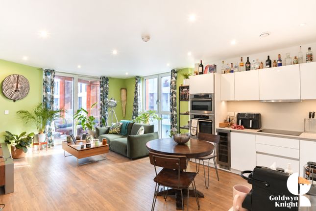 Lariat Apartments, 36 Cable Walk, London photo 4