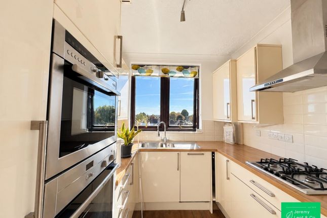 22, Hamilton Square, Sandringham Gardens, North Finchley photo 4