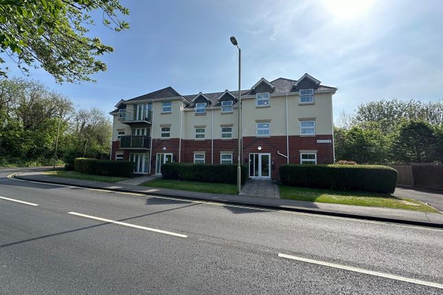 Flat to rent in River Way, Andover