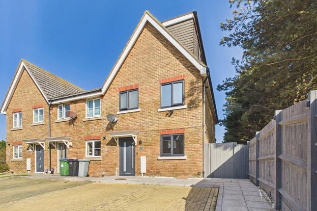 5-bed house on 49, Roundhouse Crescent, Peacehaven, £405,000