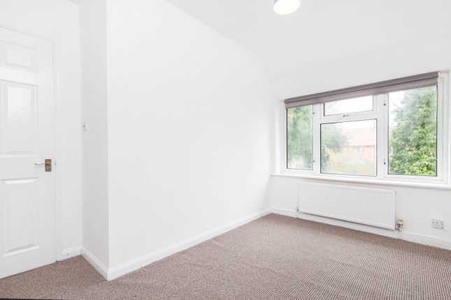13, Harris Road, Dagenham photo 4